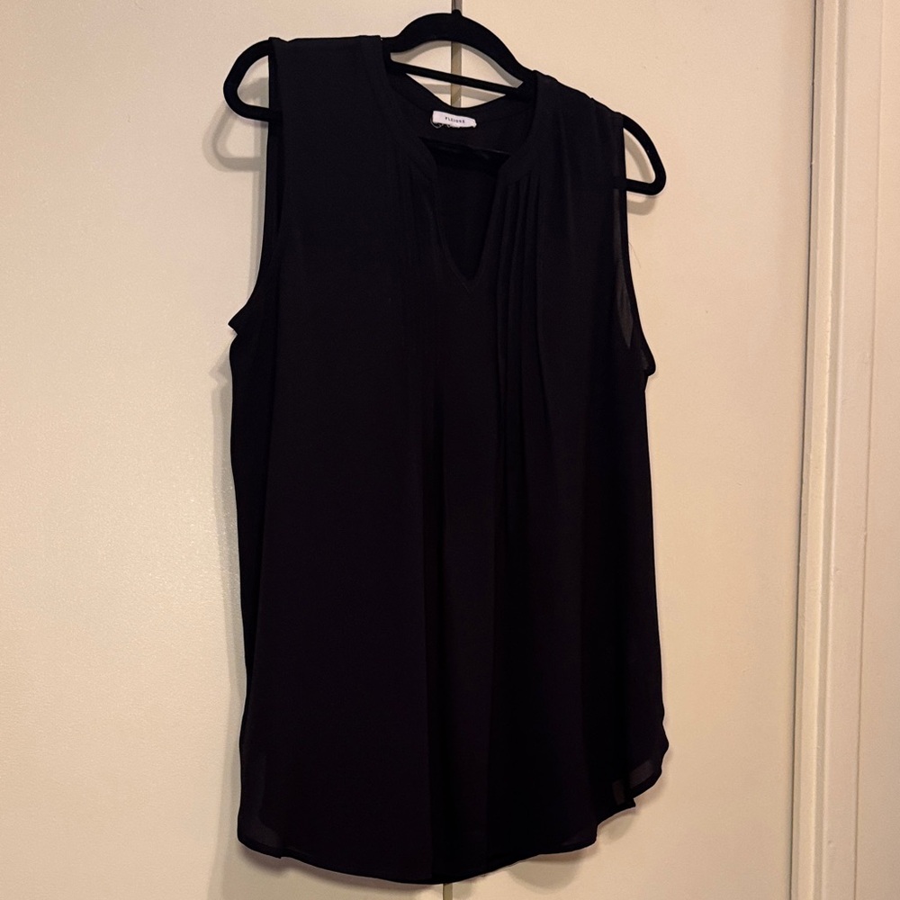 Pleione Elegant Black Sleeveless Top